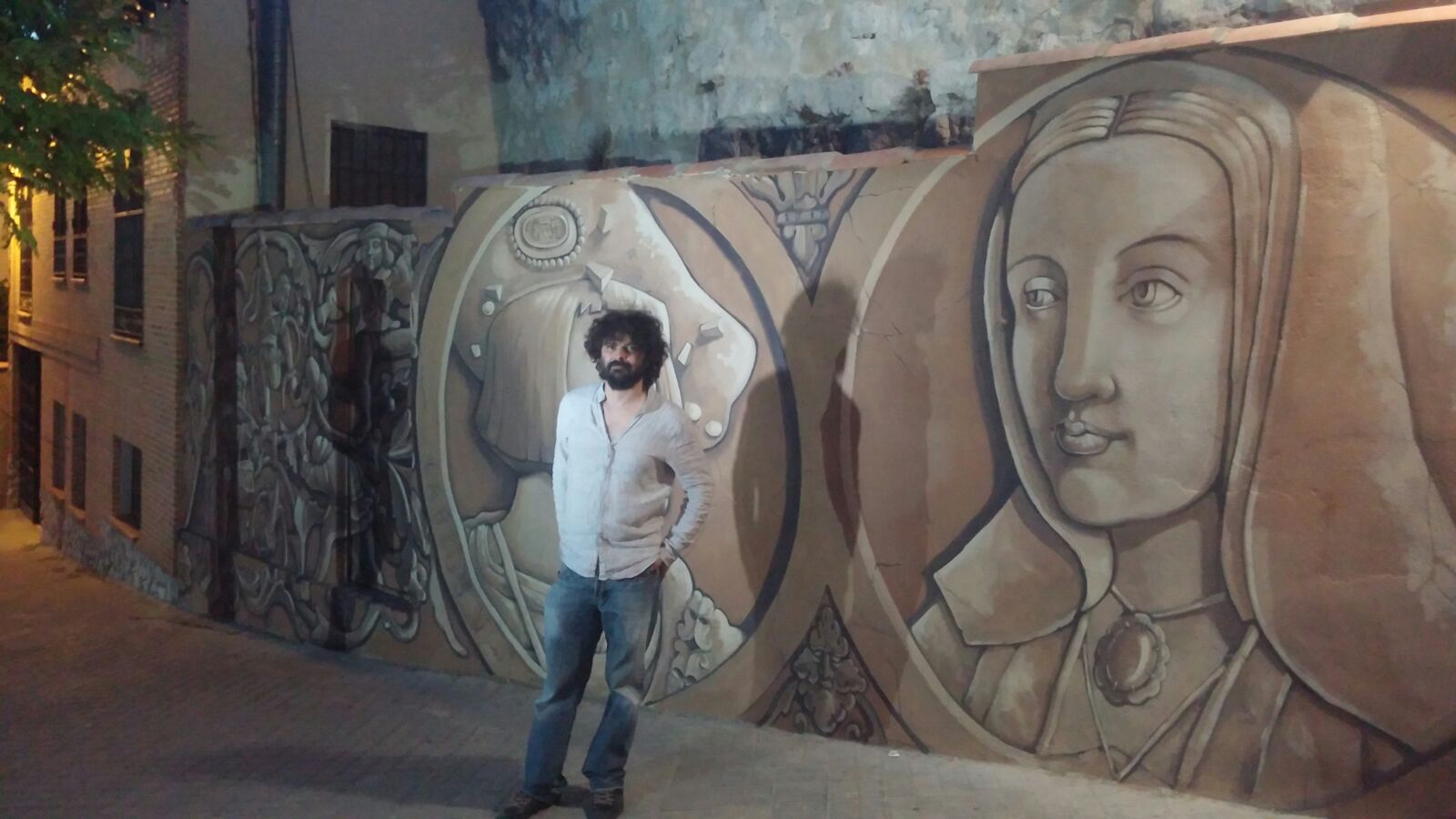 Nuevo mural en honor a Juana I y su hijo Carlos V en la Calle del Empedrado