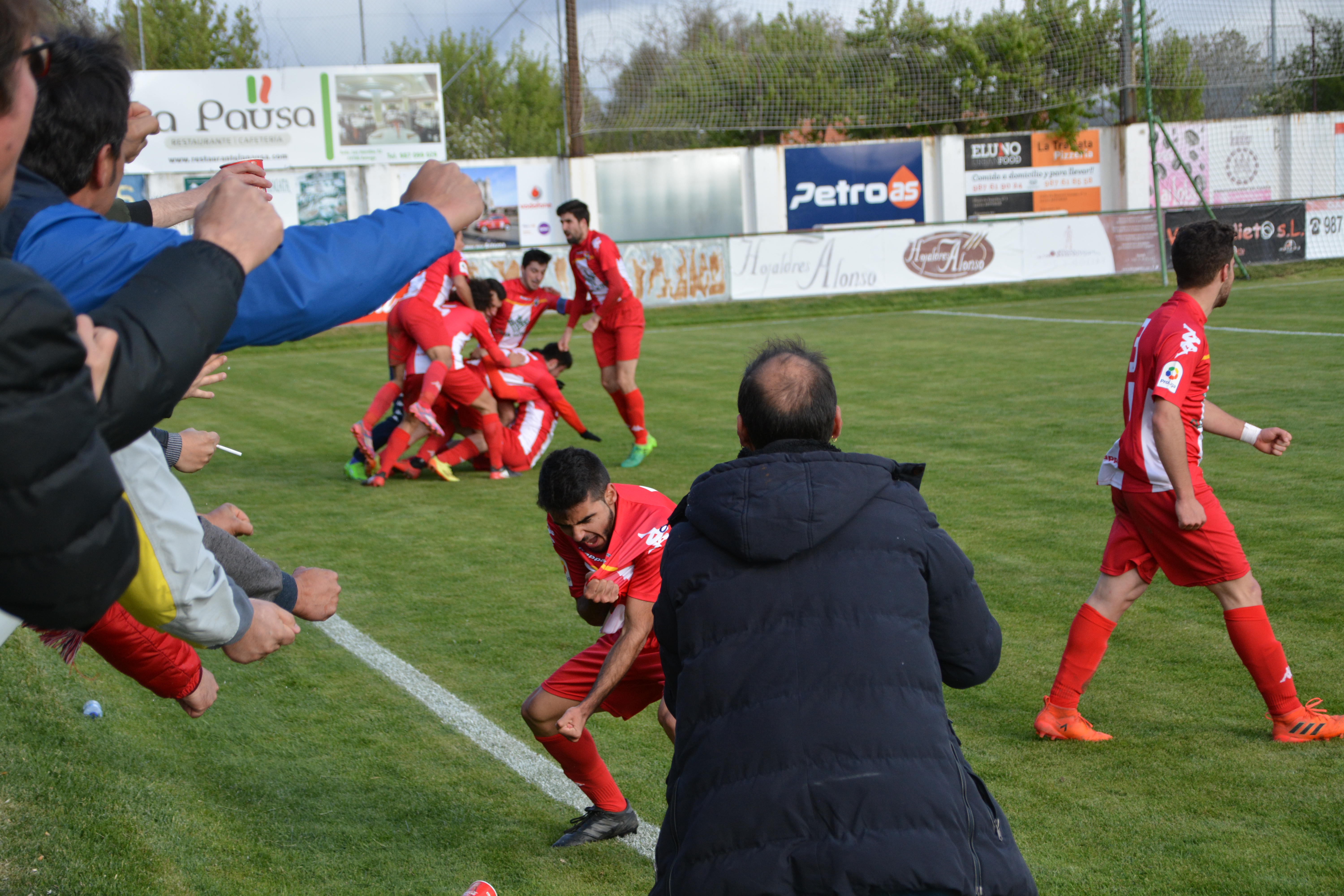 El ‘SuperTorde’ vuelve a hacer historia en Astorga y dinamita la zona de play-off