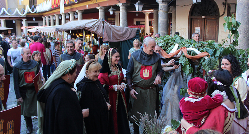 Tordesillas se traslada al medievo en el 25º aniversario de su Mercado Medieval