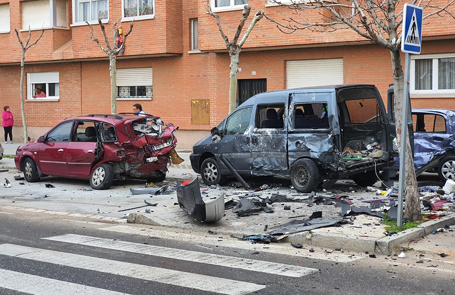 Un aparatoso accidente deja ocho coches dañados en la Avenida Valladolid