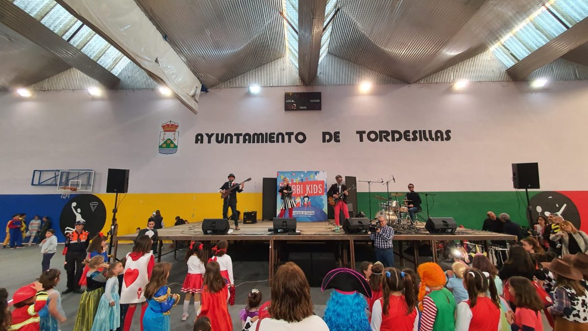 El carnaval vuelve a Tordesillas con su tradicional pasacalles