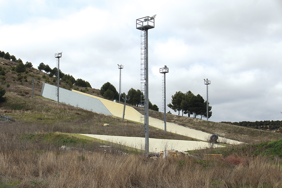 La Audiencia de Valladolid ordena la reapertura de la causa penal de Meseta Ski