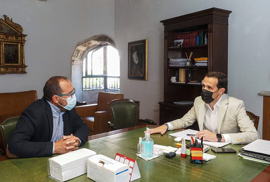 Miguel Ángel Oliveira se reúne con Conrado Íscar para abordar distintos proyectos de inversión y gestión
