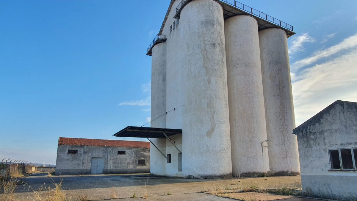 La Consejería de Economía y Hacienda cede el antiguo silo Agrícola al Ayuntamiento