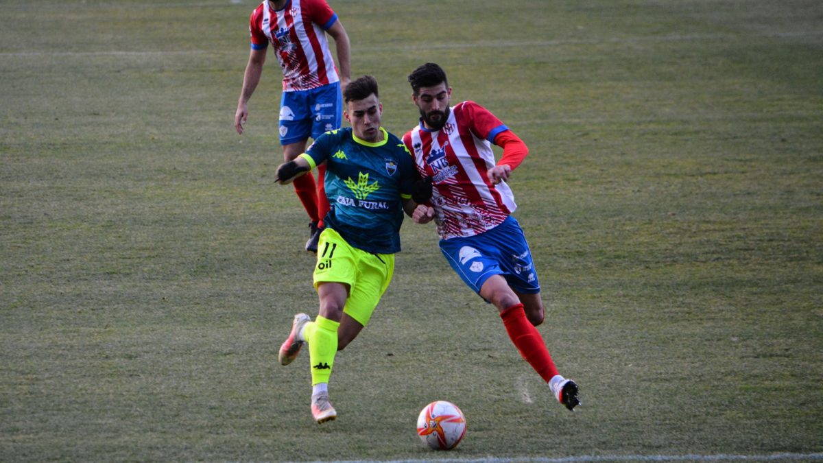 El Atlético Tordesillas rescata un punto de La Devesa para seguir en play-off