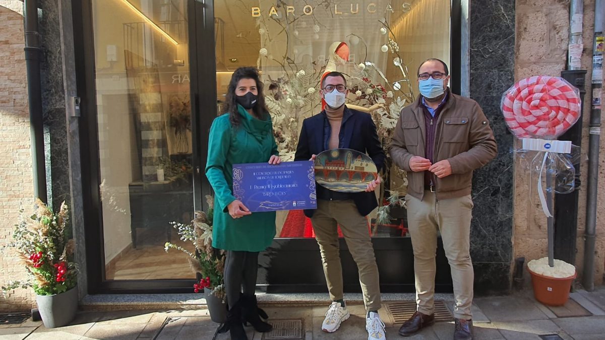 Baro Lucas y su atelier ganan el concurso de escaparates navideños de Tordesillas