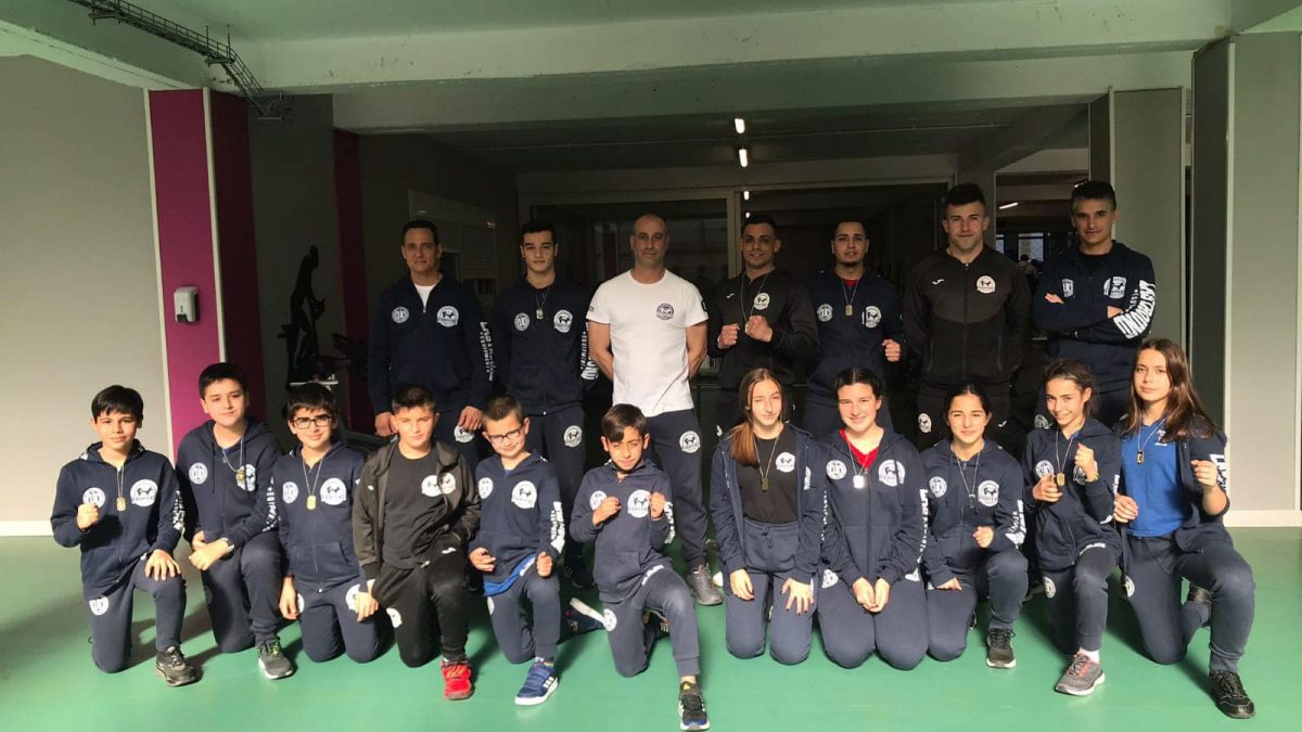 El Club Fighters de Tordesillas de Kickboxing suma 18 medallas en el II Open Nacional Villa de Laredo