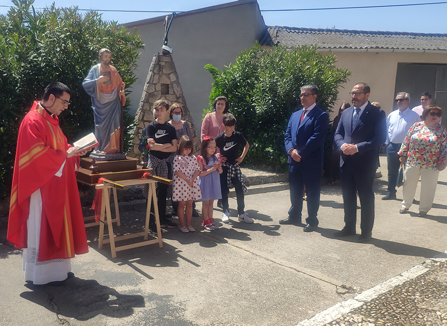 Villamarciel celebra el Día grande de sus fiestas con la Santa Misa en honor a San Felipe y Santiago el Menor