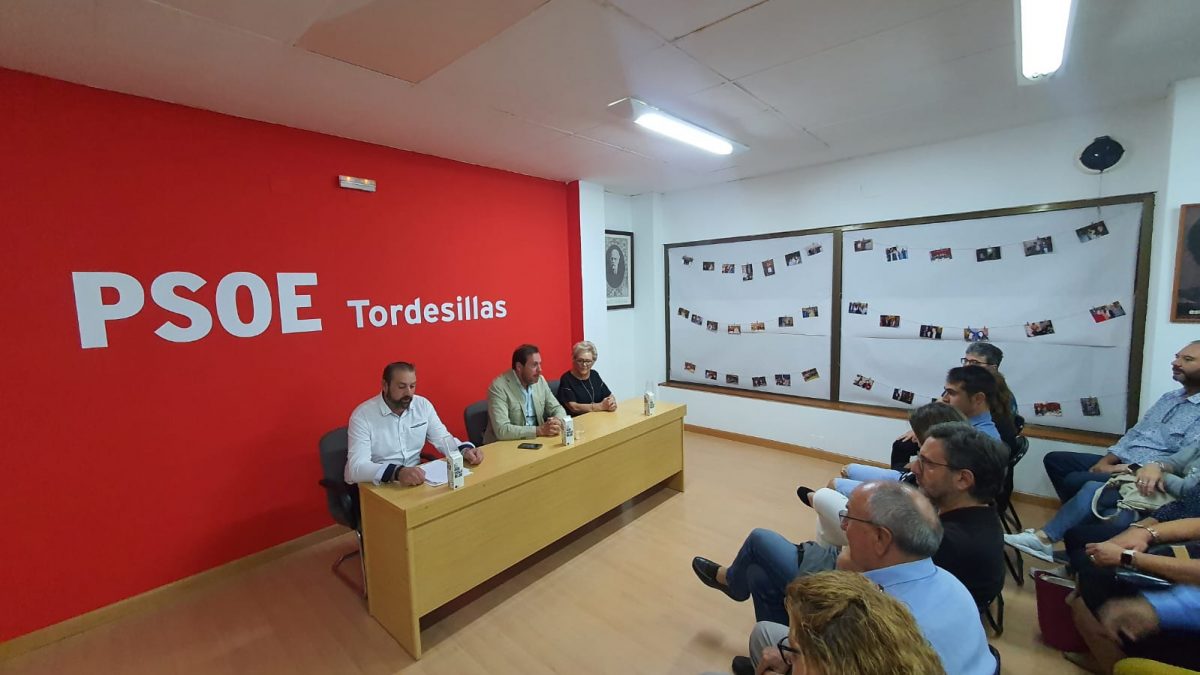 El PSOE de Tordesillas inaugura su nueva sede en la calle San Antón