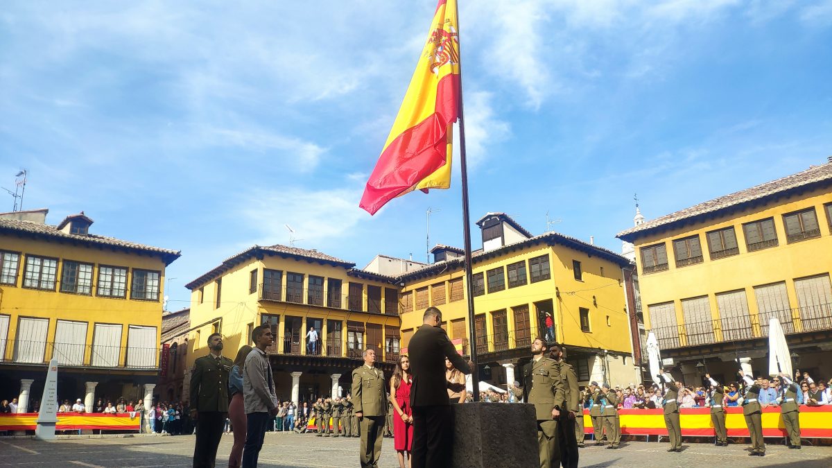 Tordesillas rinde homenaje a la bandera nacional en la semana del Día de la Hispanidad