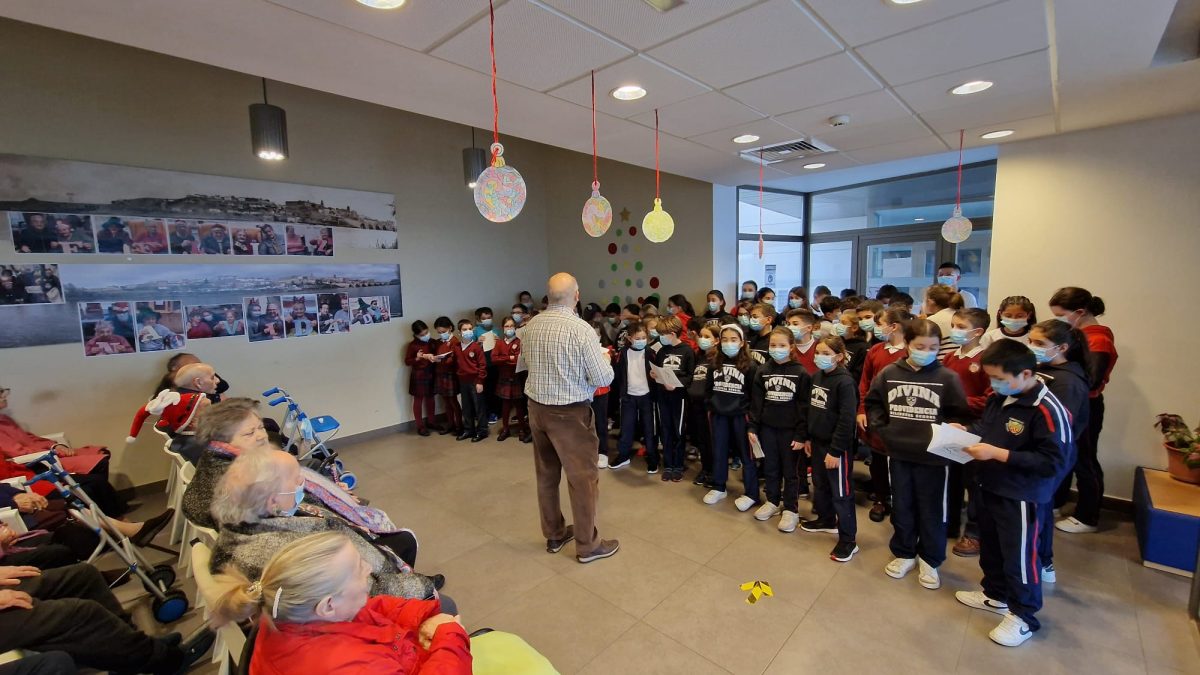 El colegio Divina Providencia retoma su concierto navideño para los mayores
