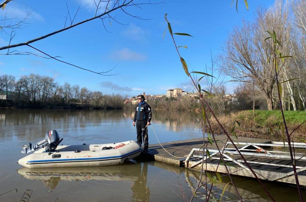 La Guardia Civil continúa sin descanso en el Duero para hallar al piloto del ultraligero