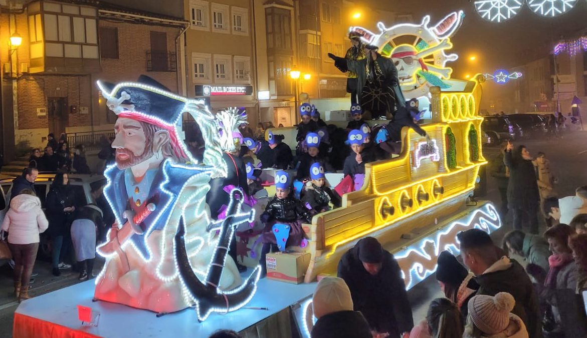 Los Reyes Magos vuelven a llenar de ilusión las calles de Tordesillas