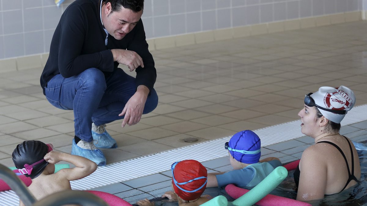 Las Piscinas Cubiertas de Tordesillas continúan acogiendo con éxito el programa ‘Aprendiendo a Nadar’ de la Diputación