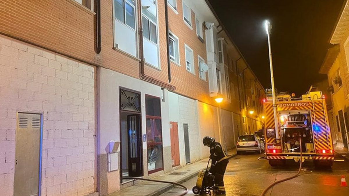 Un incendio deja daños materiales en una vivienda de la calle Tomás Alonso