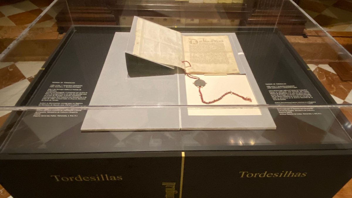 El Archivo General de Indias presenta el Tratado de Tordesillas tras la restauración realizada por el Instituto del Patrimonio Cultural de España