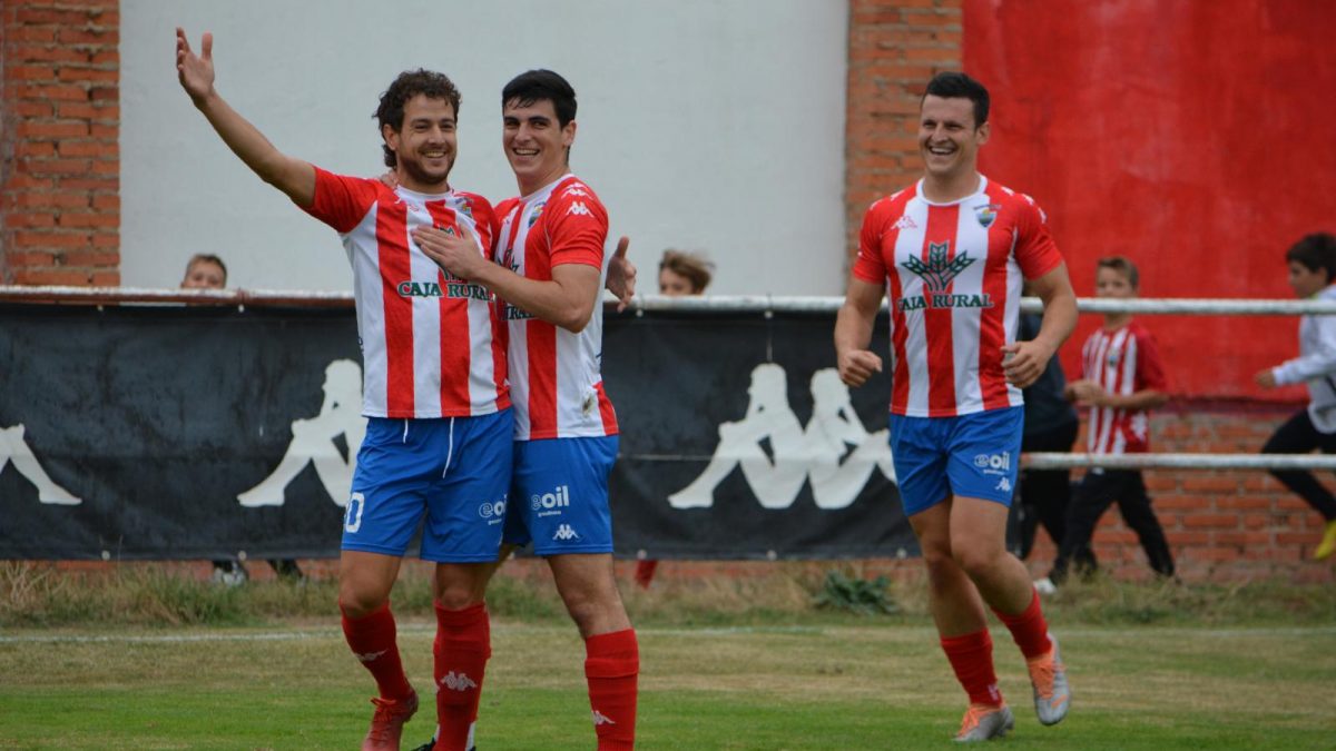 El Atlético Tordesillas vuelve a la senda de la victoria bajo la lluvia