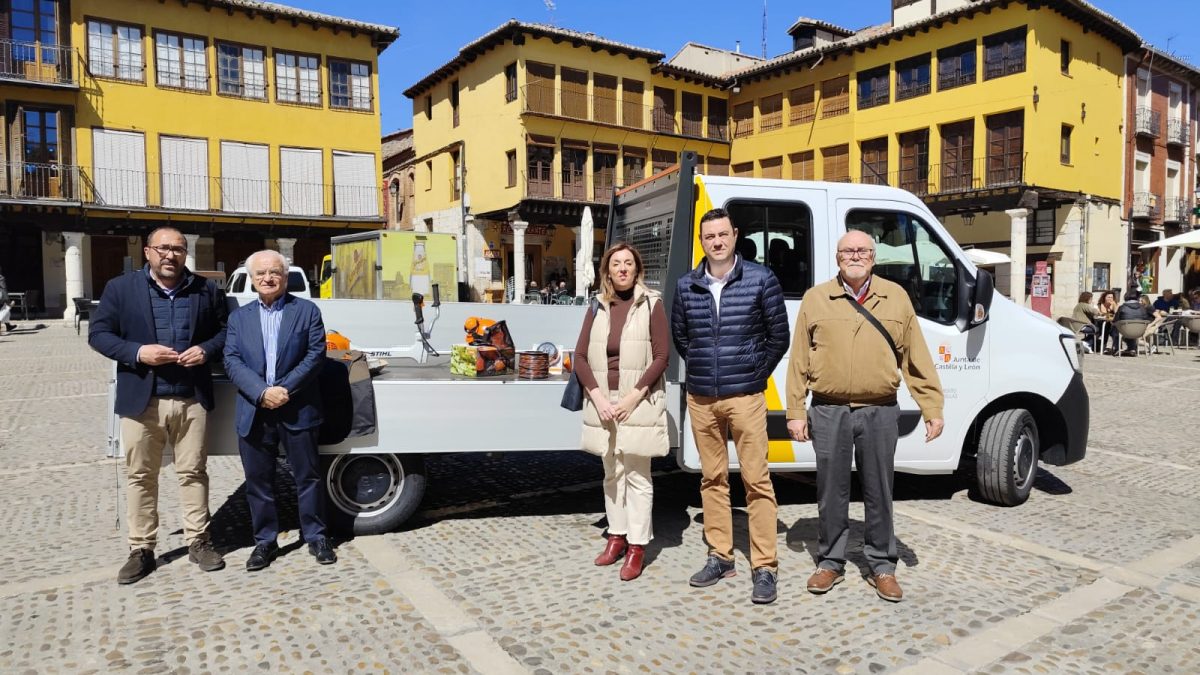El Ayuntamiento adquiere un nuevo camión de jardinería para «ampliar y mejorar este servicio en el municipio»