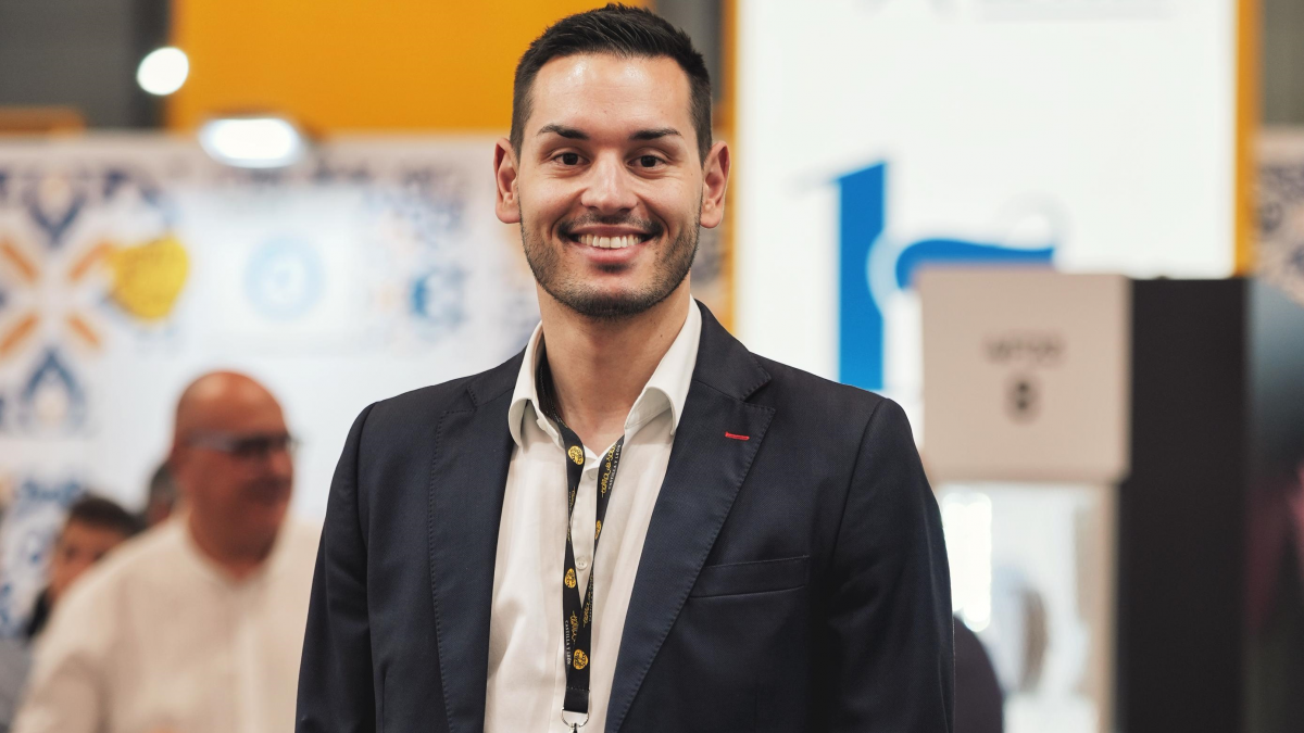 Álvaro Galicia recibe el premio a Mejor Directivo Comercial y de Marketing por su trayectoria y transformación de Dulces el Toro