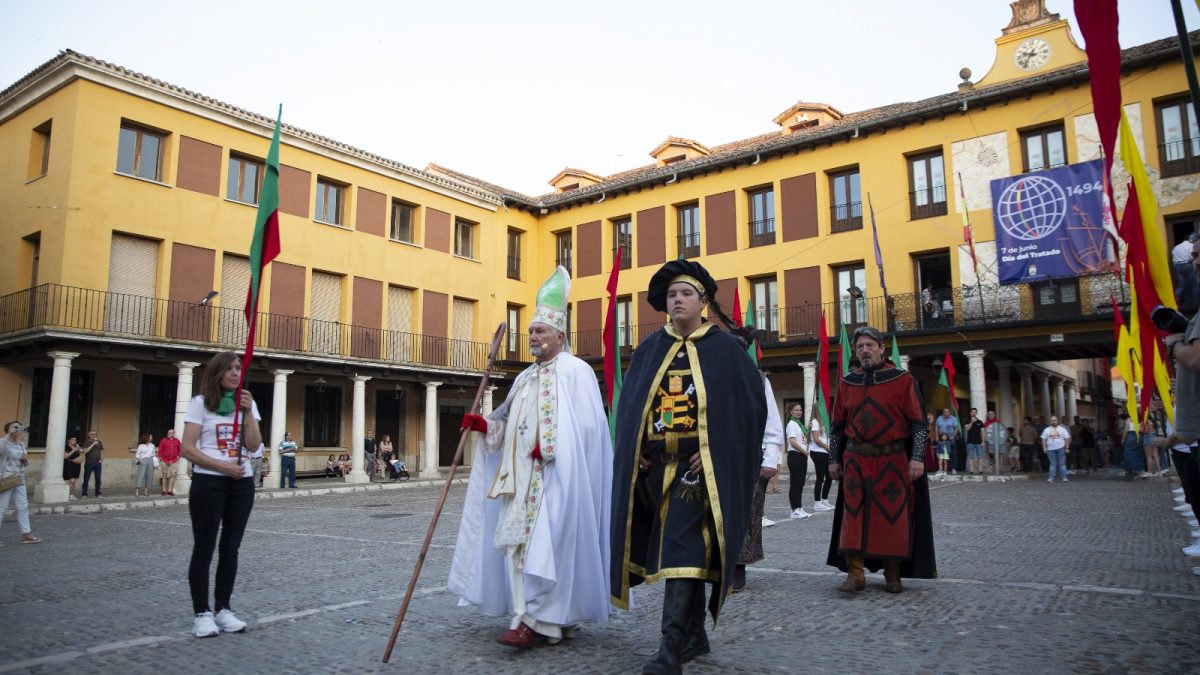 Tordesillas revive la firma del Tratado con el tradicional desfile y la recreación histórica