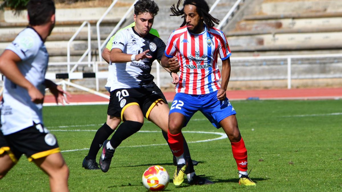 El Atlético Tordesillas rescata un empate en Salamanca en el debut liguero