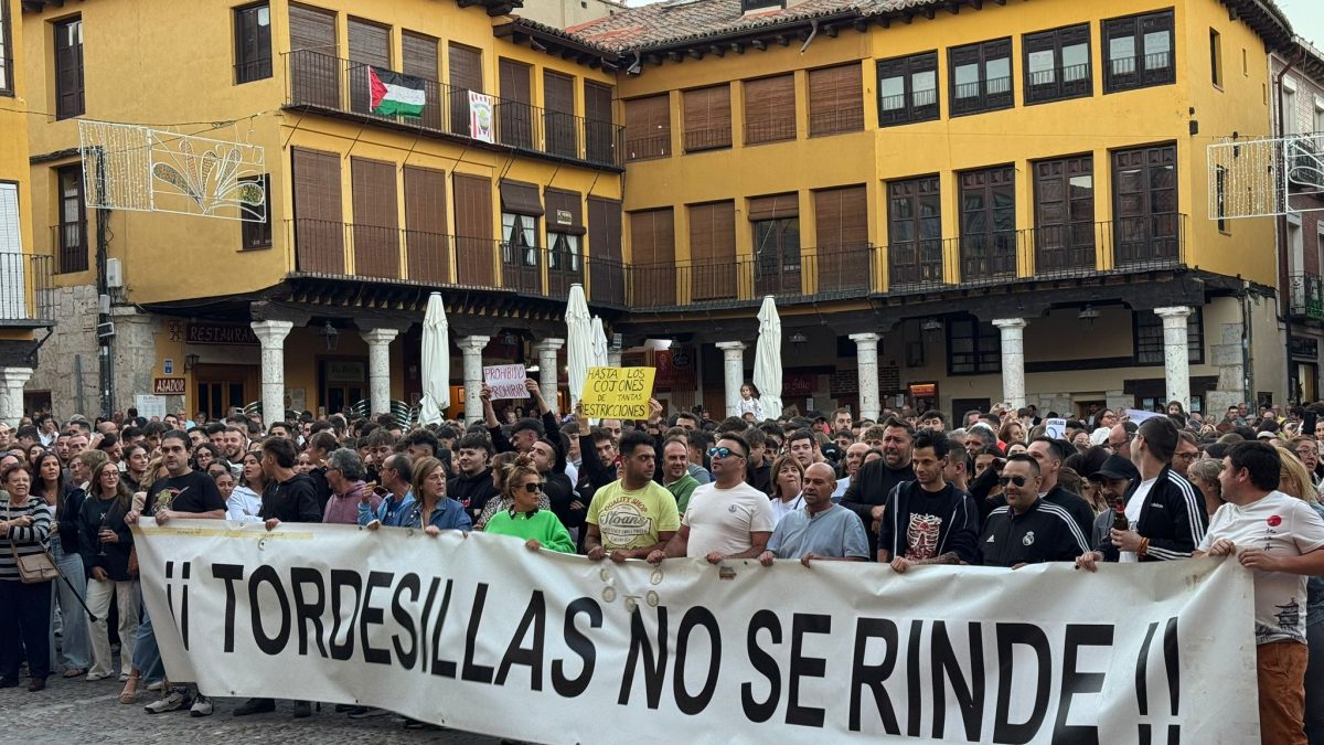 Tordesillas se concentra contra las restricciones musicales en las Fiestas de la Peña