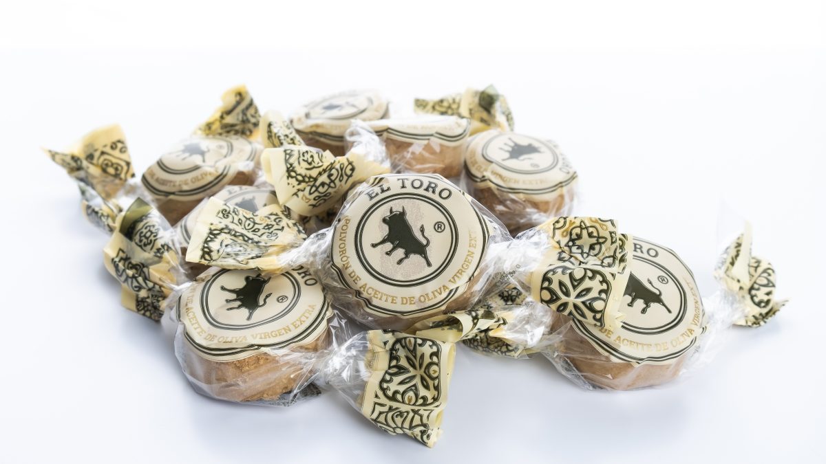Dulces El Toro celebra su 175 aniversario lanzando al mercado el nuevo polvorón de Aceite de Oliva Virgen Extra
