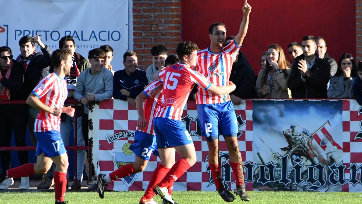 El Atlético Tordesillas firma una victoria de carácter ante el Santa Marta