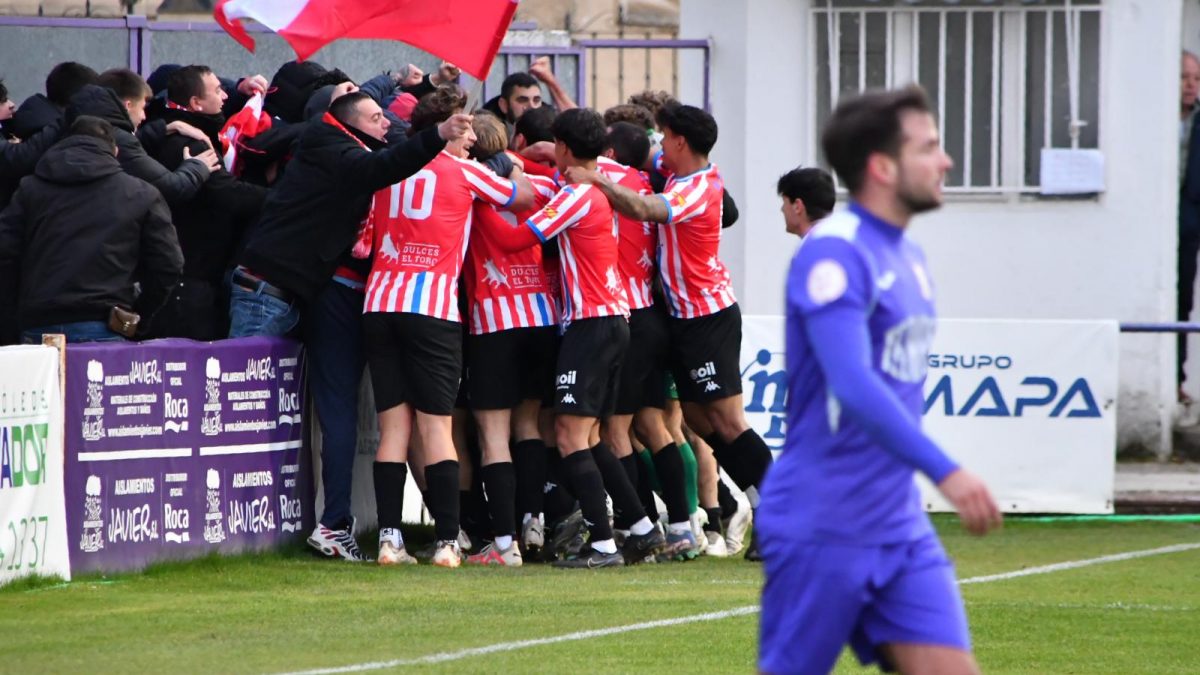 El Atlético Tordesillas ratifica su estado de gracia con una gran remontada en Becerril