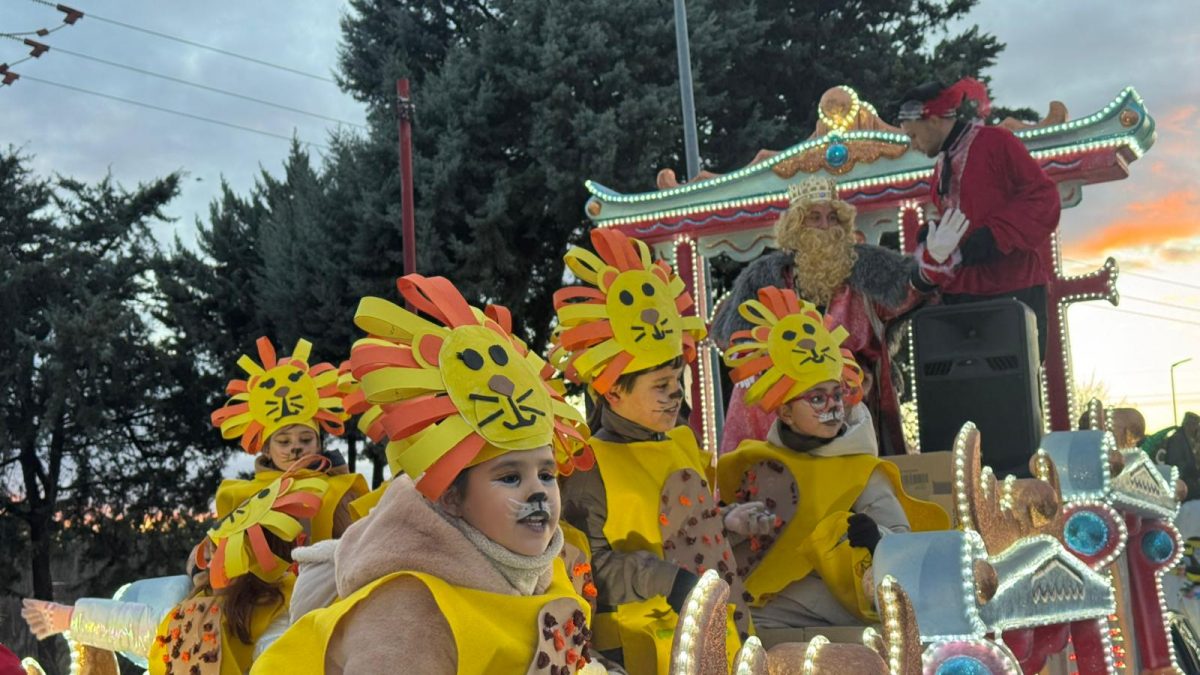 La noche más mágica del año se abre paso en Tordesillas a ritmo de la Cabalgata de los Reyes Magos