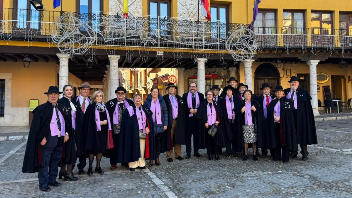 Los Amigos de la Capa vuelven a poner en valor el vestuario castellano tradicional en su encuentro anual
