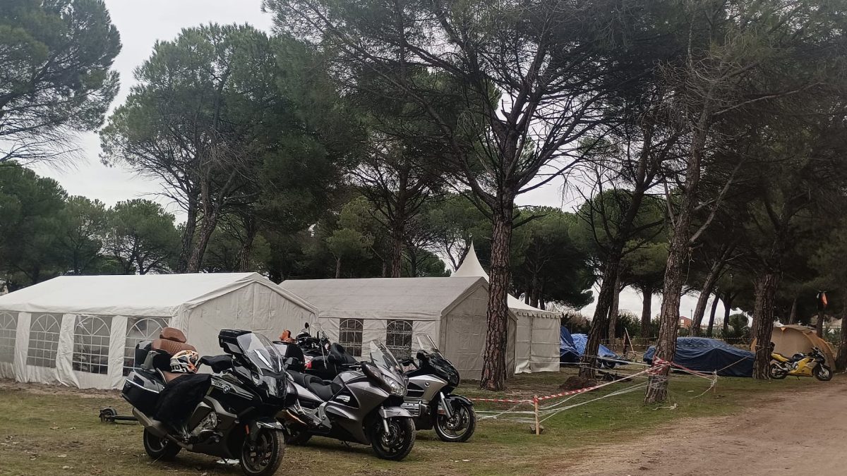 Motauros comienza a llenar Tordesillas con los primeros motoristas acampados