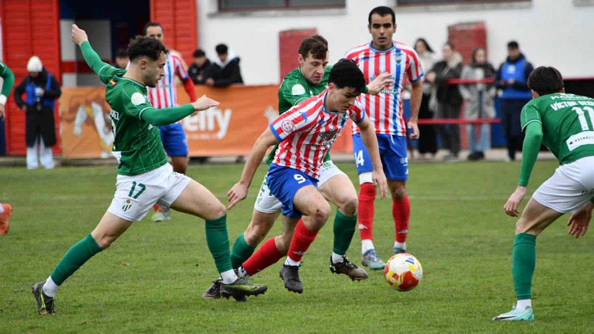 El Atlético Tordesillas firma un empate ante el Guijuelo que sabe a coliderato