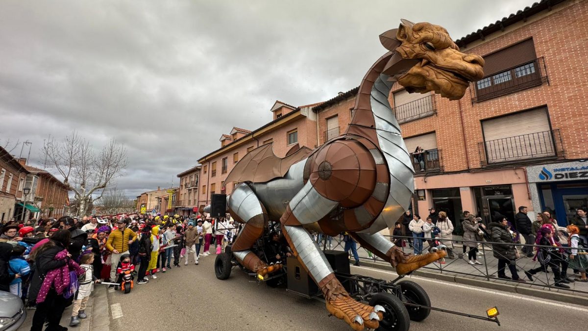 Un desfile multicolor llena de magia, disfraces y alegría el Carnaval de Tordesillas