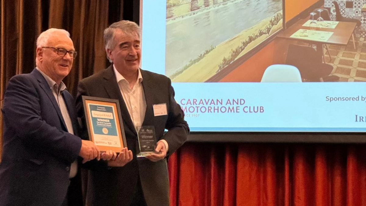 Abrasador ‘El Astral’ recibe el premio al Mejor Restaurante de Camping en Europa