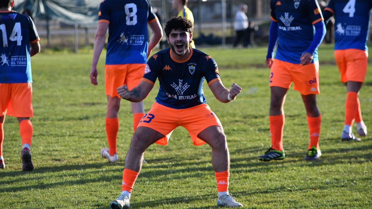 El Atlético Tordesillas asalta La Caldera con una goleada