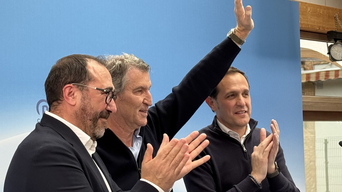 Feijóo visita Tordesillas en el 8M y arremete contra el Gobierno: “Han humillado a las mujeres españolas”