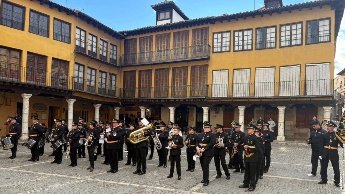 Las marchas procesionales llenan de música la Plaza Mayor