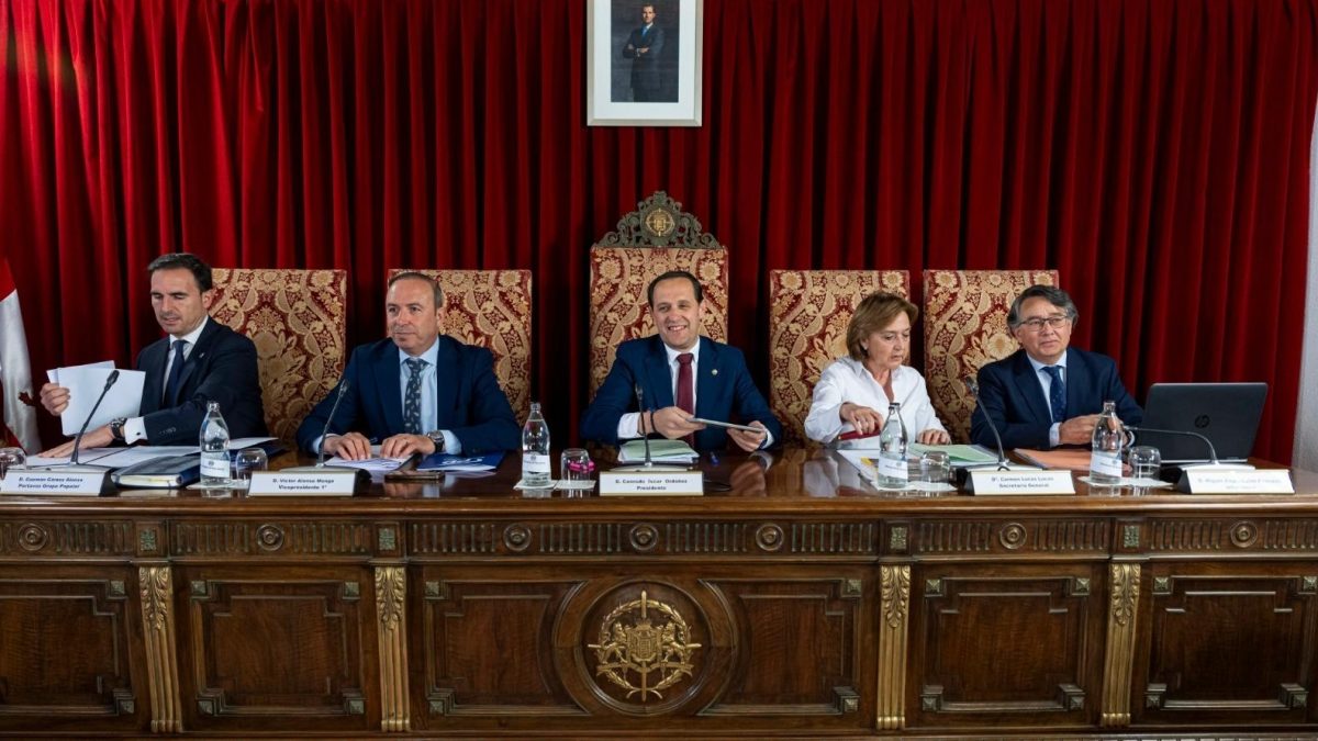 La Diputación exige una financiación local más justa y aprueba nuevas ayudas a municipios