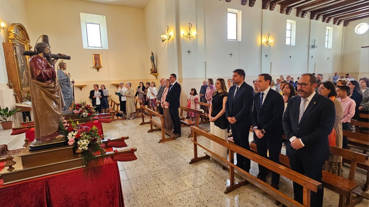 La misa en honor a San Felipe y Santiago marca el inicio de las fiestas en Villamarciel